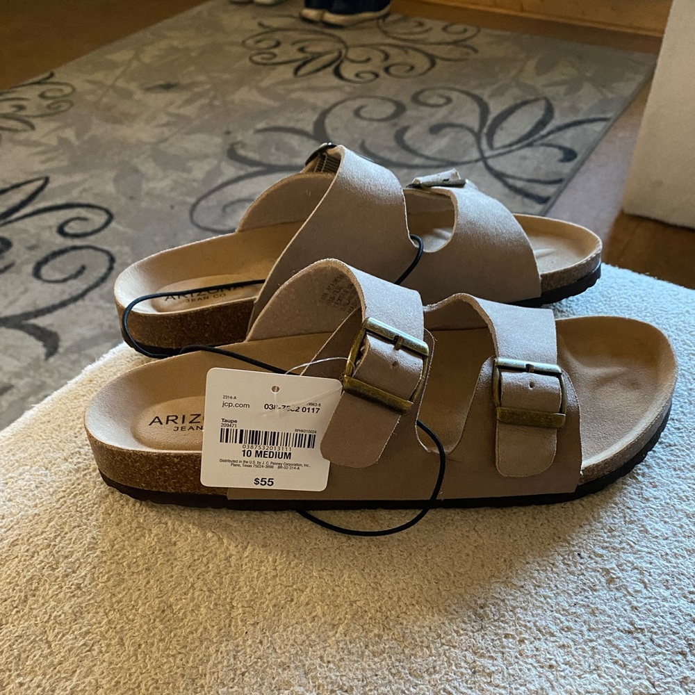 🌟 NWT Arizona sandals 🌟